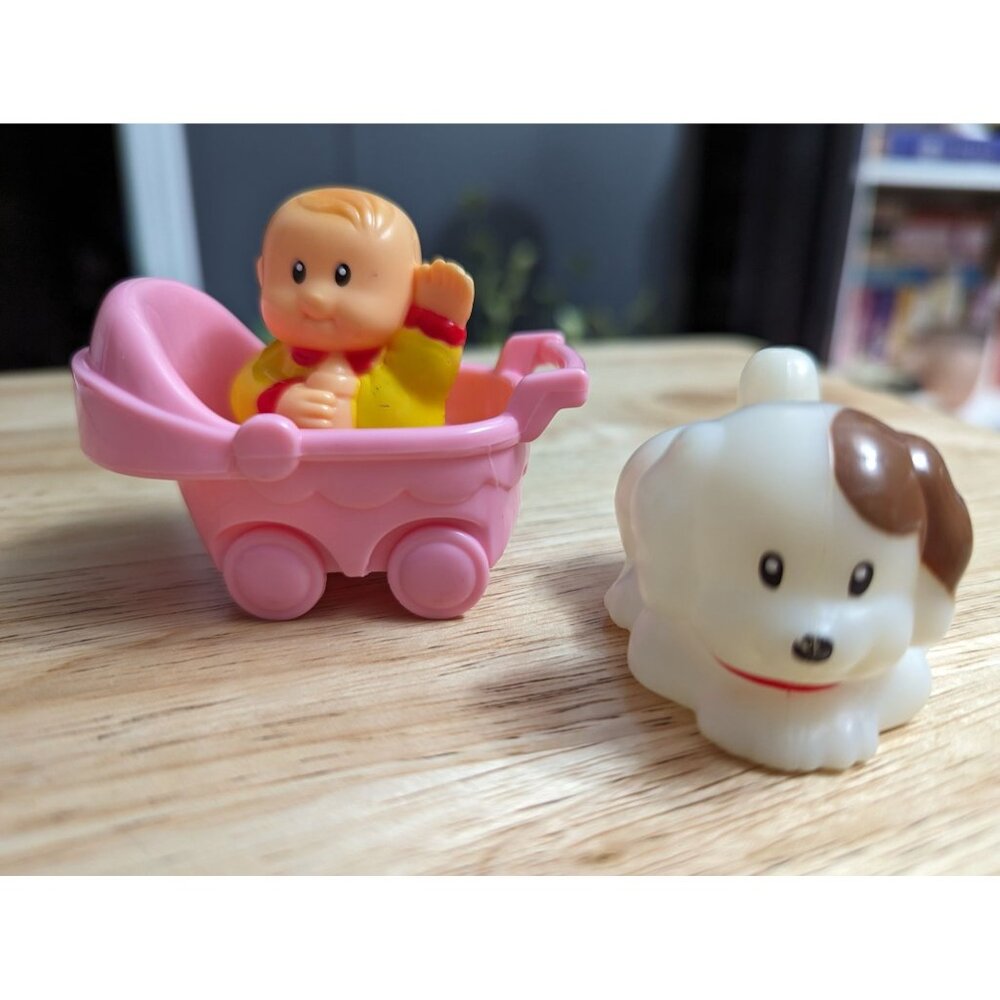 Y2K 1999 #22307 RedBox Family DollHouse replacement Baby Pram & brown white‎ dog